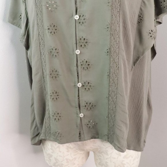 Maurices Women's L Green Eyelet Rayon Crinkle Flutter Sleeve Buttoned Blouse Top - Picture 5 of 8